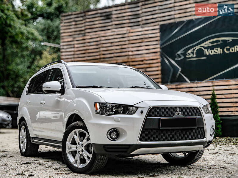 Внедорожник / Кроссовер Mitsubishi Outlander 2010 в Бродах