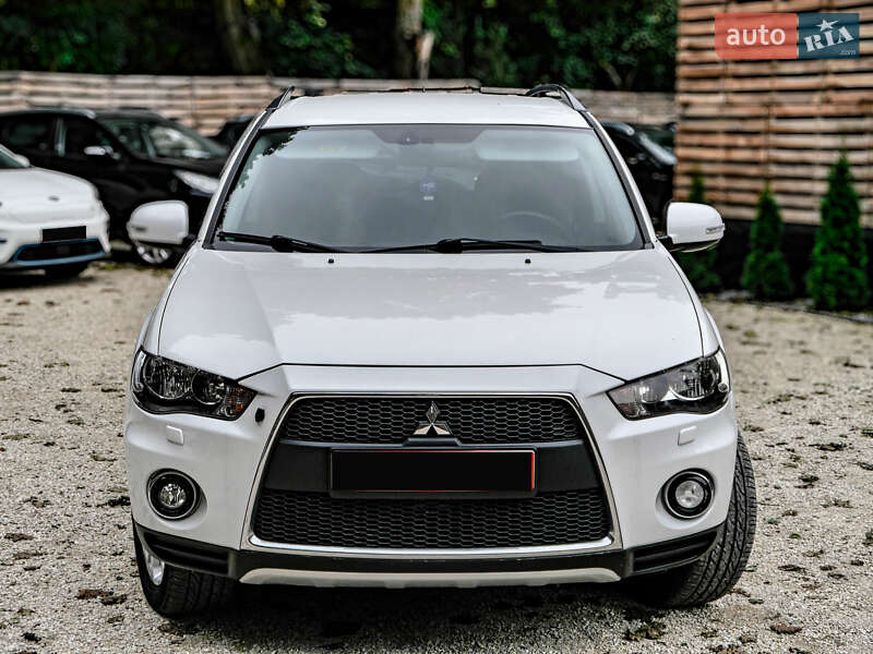 Внедорожник / Кроссовер Mitsubishi Outlander 2010 в Бродах