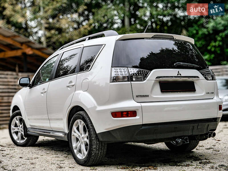 Внедорожник / Кроссовер Mitsubishi Outlander 2010 в Бродах