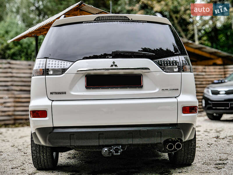 Внедорожник / Кроссовер Mitsubishi Outlander 2010 в Бродах