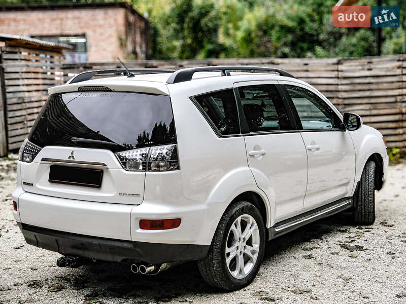 Внедорожник / Кроссовер Mitsubishi Outlander 2010 в Бродах