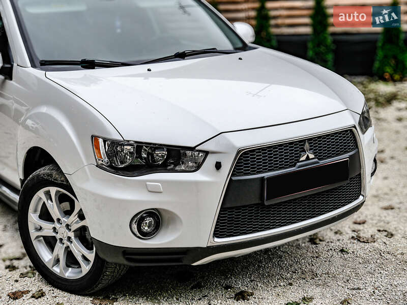 Внедорожник / Кроссовер Mitsubishi Outlander 2010 в Бродах
