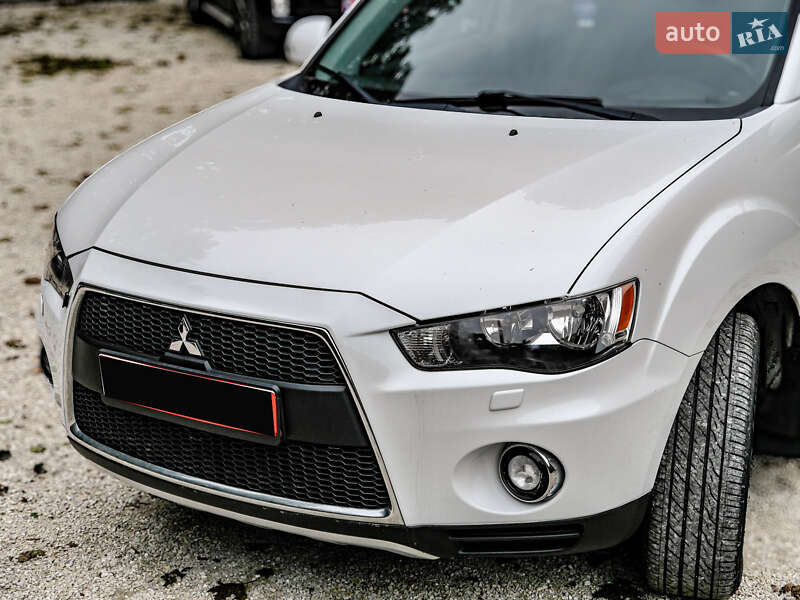Внедорожник / Кроссовер Mitsubishi Outlander 2010 в Бродах