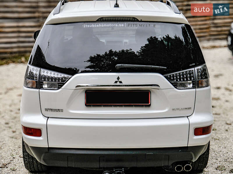 Внедорожник / Кроссовер Mitsubishi Outlander 2010 в Бродах