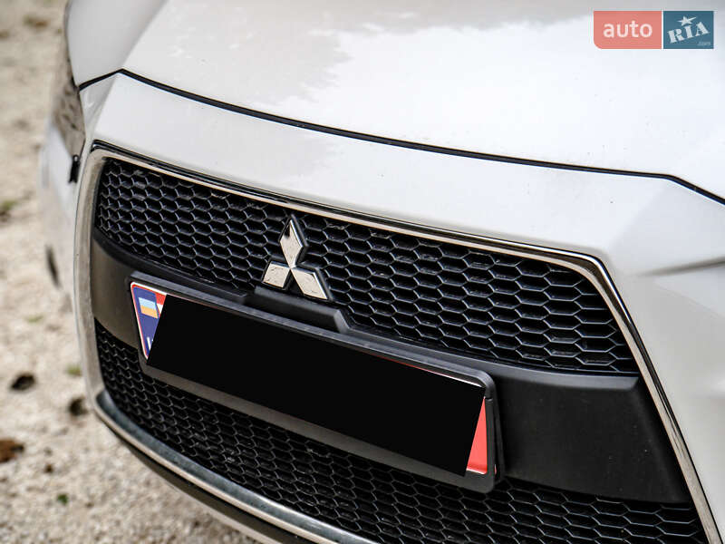 Внедорожник / Кроссовер Mitsubishi Outlander 2010 в Бродах