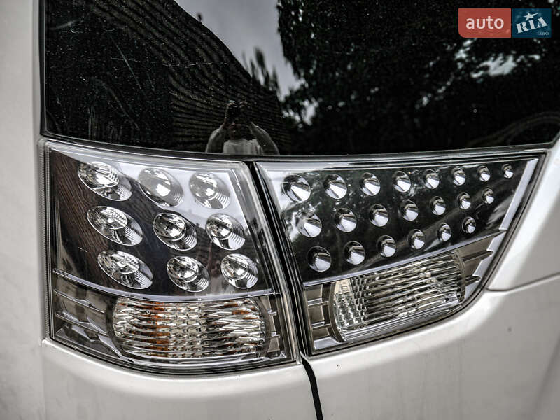 Внедорожник / Кроссовер Mitsubishi Outlander 2010 в Бродах