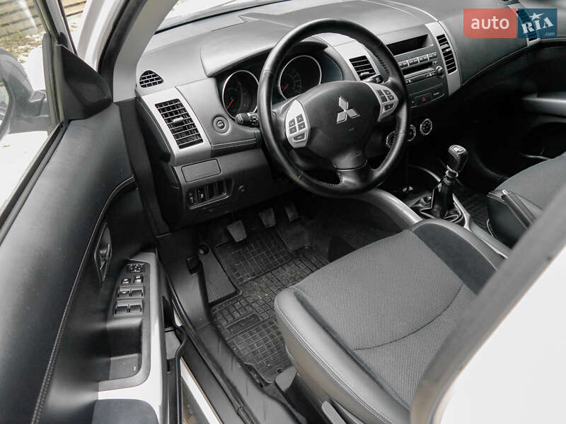 Внедорожник / Кроссовер Mitsubishi Outlander 2010 в Бродах