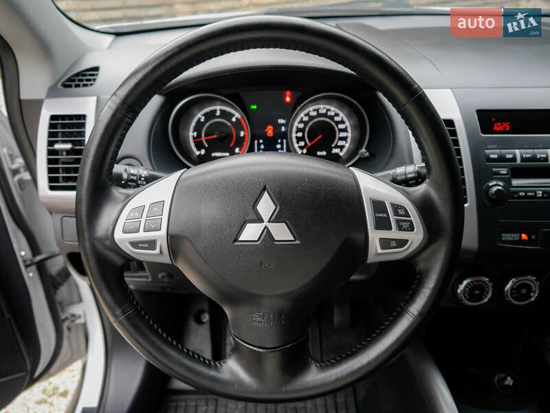 Внедорожник / Кроссовер Mitsubishi Outlander 2010 в Бродах