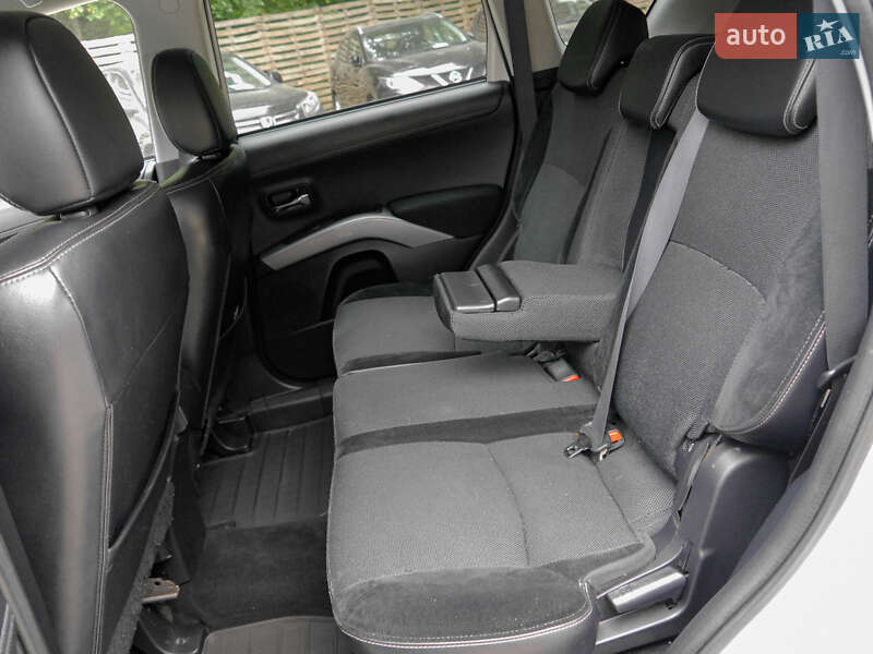 Внедорожник / Кроссовер Mitsubishi Outlander 2010 в Бродах