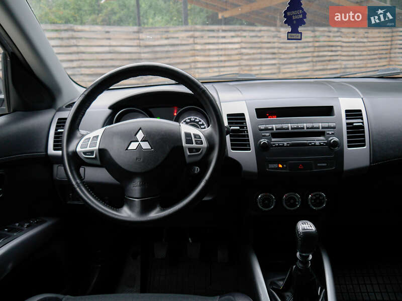 Внедорожник / Кроссовер Mitsubishi Outlander 2010 в Бродах
