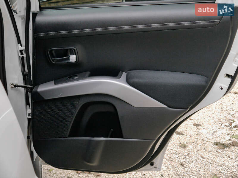 Внедорожник / Кроссовер Mitsubishi Outlander 2010 в Бродах