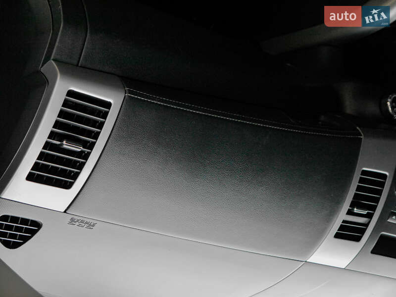 Внедорожник / Кроссовер Mitsubishi Outlander 2010 в Бродах
