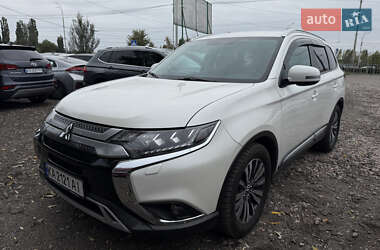 Mitsubishi Outlander 2020