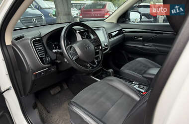 Внедорожник / Кроссовер Mitsubishi Outlander 2020 в 