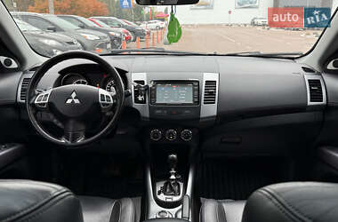 Внедорожник / Кроссовер Mitsubishi Outlander 2011 в 