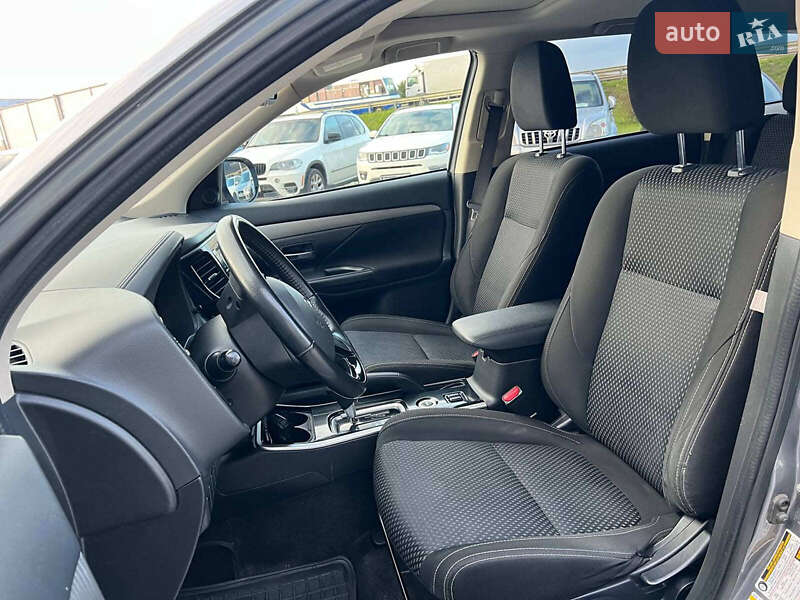 Позашляховик / Кросовер Mitsubishi Outlander 2017 в Львові фото 17 Позашляховик / Кросовер Mitsubishi Outlander 2017 в Львові