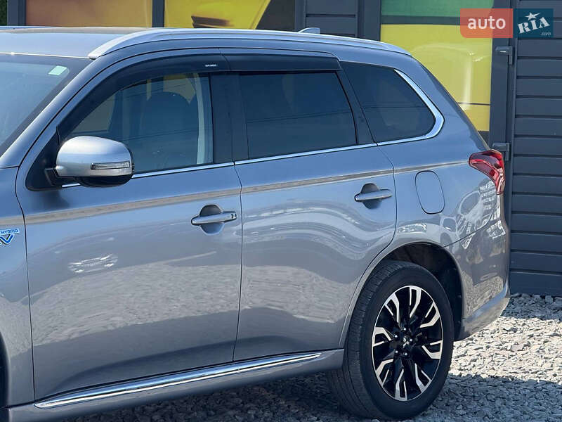Внедорожник / Кроссовер Mitsubishi Outlander 2018 в Стрые