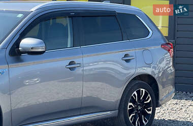 Внедорожник / Кроссовер Mitsubishi Outlander 2018 в 