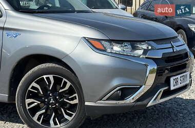 Внедорожник / Кроссовер Mitsubishi Outlander 2018 в 