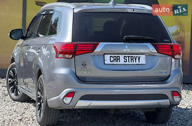 Внедорожник / Кроссовер Mitsubishi Outlander 2018 в 