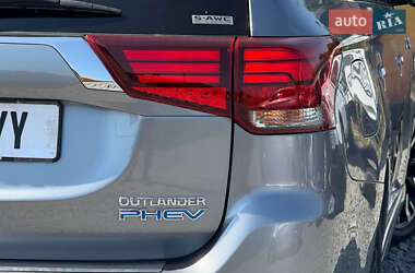 Внедорожник / Кроссовер Mitsubishi Outlander 2018 в 