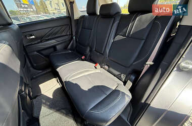 Внедорожник / Кроссовер Mitsubishi Outlander 2018 в 