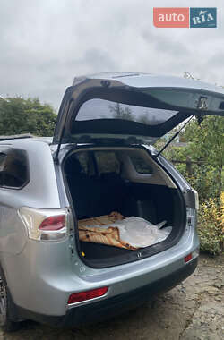 Внедорожник / Кроссовер Mitsubishi Outlander 2012 в 