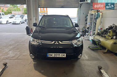 Внедорожник / Кроссовер Mitsubishi Outlander 2012 в Козине