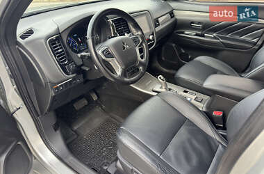 Внедорожник / Кроссовер Mitsubishi Outlander 2022 в 