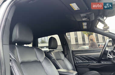 Внедорожник / Кроссовер Mitsubishi Outlander 2022 в 