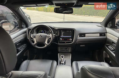 Внедорожник / Кроссовер Mitsubishi Outlander 2022 в 