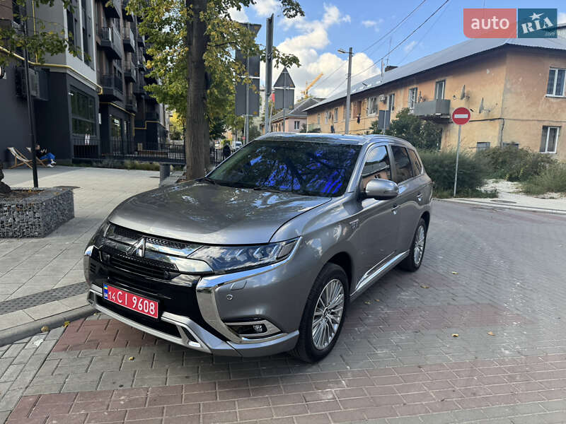 Внедорожник / Кроссовер Mitsubishi Outlander 2020 в Львове