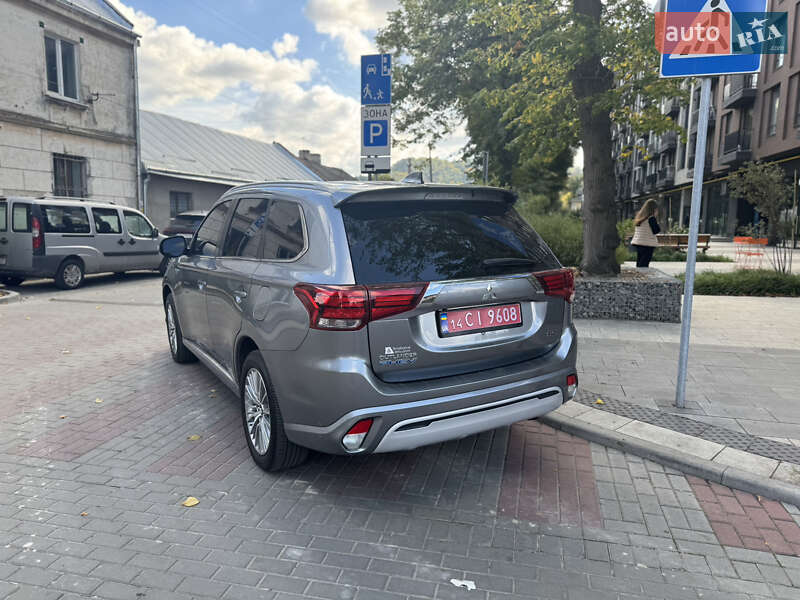 Внедорожник / Кроссовер Mitsubishi Outlander 2020 в Львове