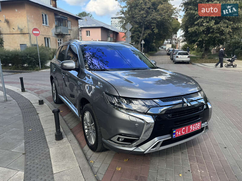 Внедорожник / Кроссовер Mitsubishi Outlander 2020 в Львове