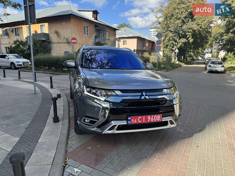 Внедорожник / Кроссовер Mitsubishi Outlander 2020 в Львове