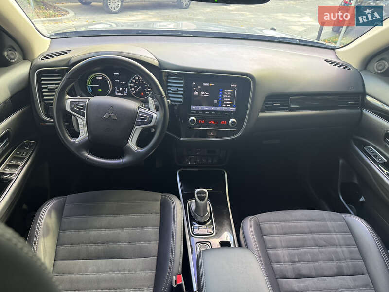 Внедорожник / Кроссовер Mitsubishi Outlander 2020 в Львове
