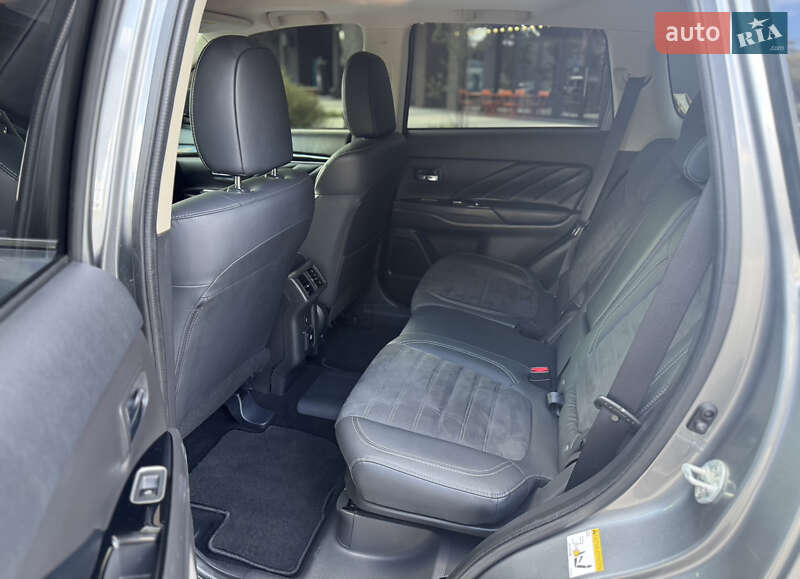 Внедорожник / Кроссовер Mitsubishi Outlander 2020 в Львове