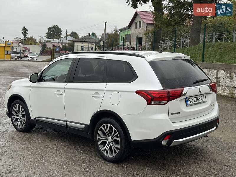 Позашляховик / Кросовер Mitsubishi Outlander 2016 в Тернополі