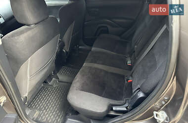 Внедорожник / Кроссовер Mitsubishi Outlander 2011 в 