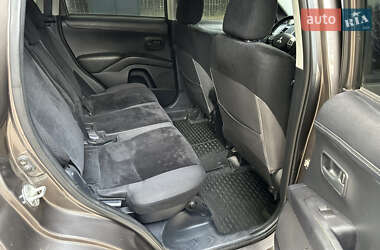 Внедорожник / Кроссовер Mitsubishi Outlander 2011 в 
