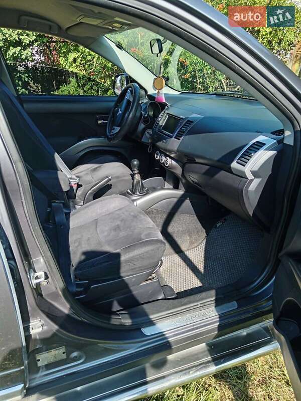 Внедорожник / Кроссовер Mitsubishi Outlander 2007 в 