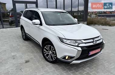 Внедорожник / Кроссовер Mitsubishi Outlander 2016 в 