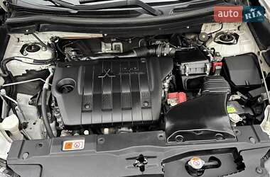Внедорожник / Кроссовер Mitsubishi Outlander 2016 в 