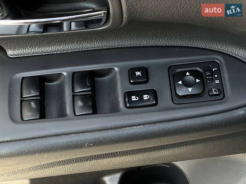 Внедорожник / Кроссовер Mitsubishi Outlander 2012 в Киеве