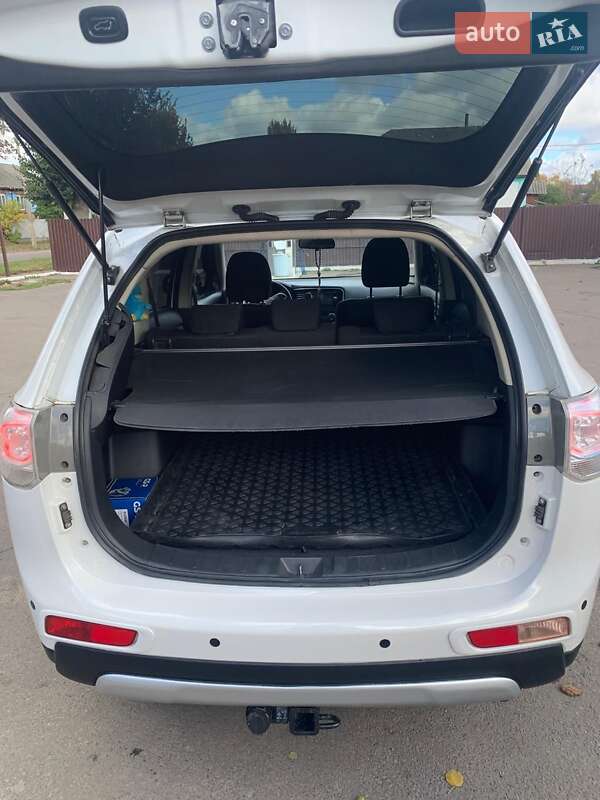 Позашляховик / Кросовер Mitsubishi Outlander 2014 в Мені