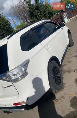 Позашляховик / Кросовер Mitsubishi Outlander 2014 в Мені