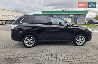 Внедорожник / Кроссовер Mitsubishi Outlander 2013 в 