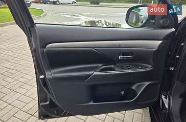 Внедорожник / Кроссовер Mitsubishi Outlander 2013 в 