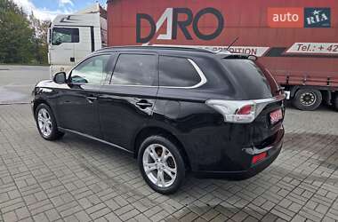 Внедорожник / Кроссовер Mitsubishi Outlander 2013 в 