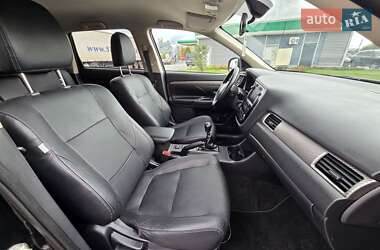 Внедорожник / Кроссовер Mitsubishi Outlander 2013 в 